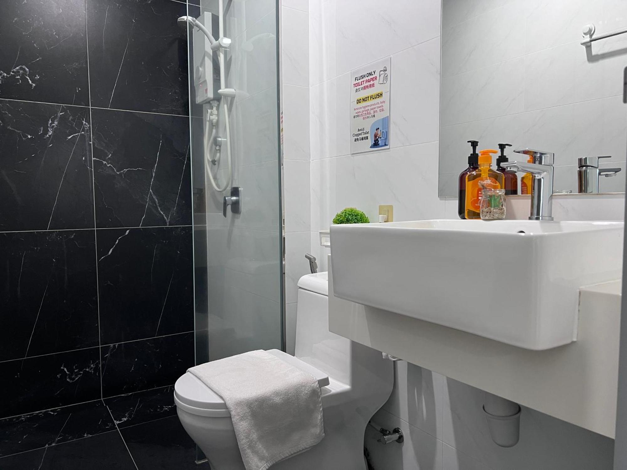 Apartment Fresh New Look Georgetown#skypoolcontemporarysuite George Town