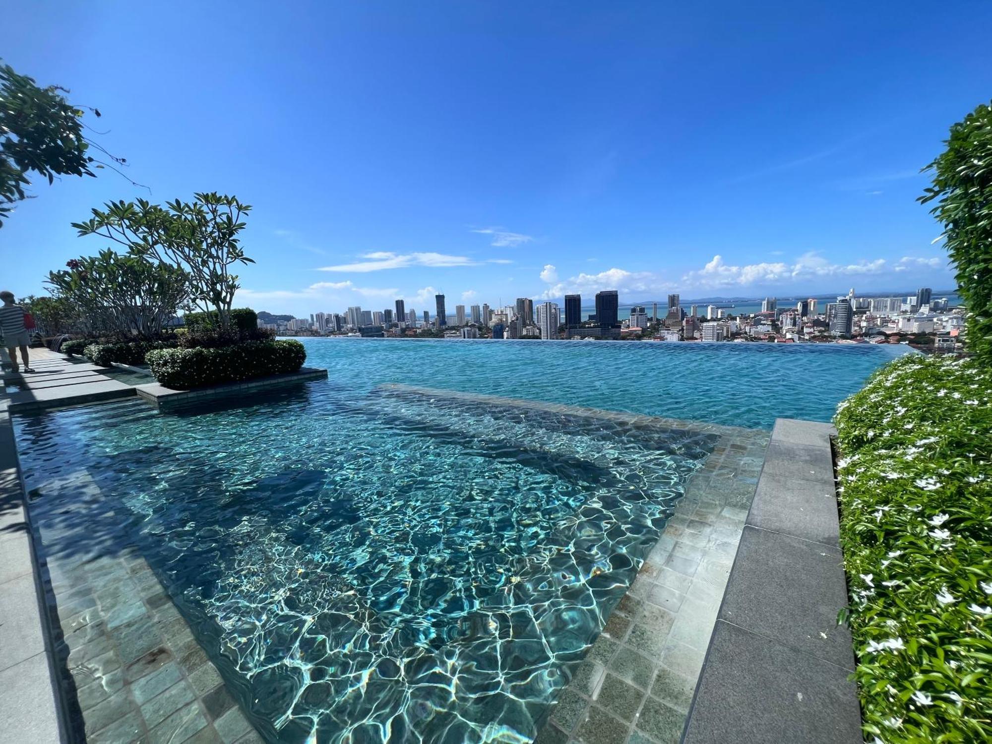 Apartment Fresh New Look Georgetown#skypoolcontemporarysuite George Town